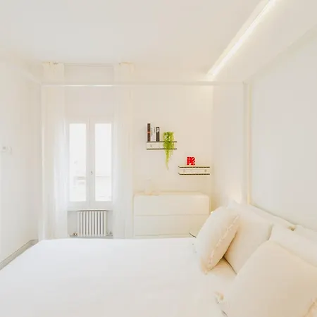 51 White Apartment *