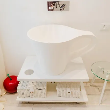 51 White Apartment *