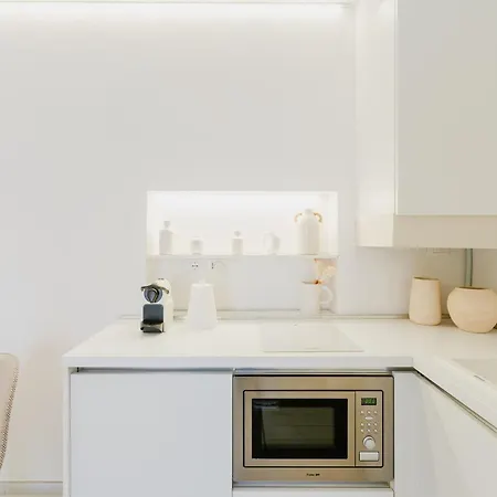 51 White Apartment *