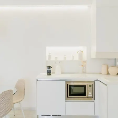 51 White Apartment *