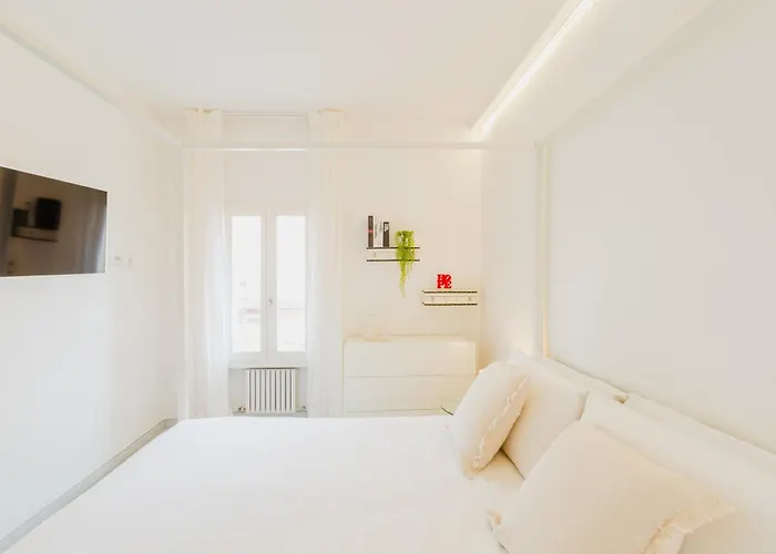 51 White Apartment *