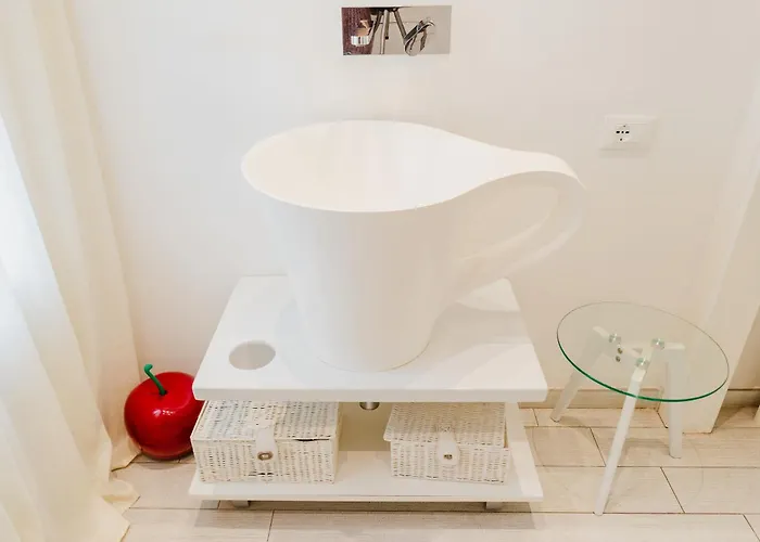 51 White Apartment *