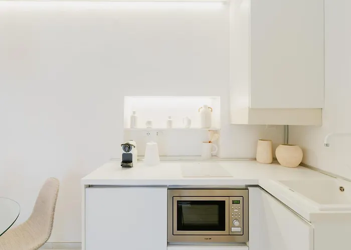 51 White Apartment *